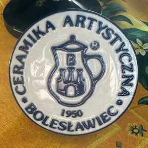 Unique NWT Polish Pottery 4" CA Factory Logo Blue Eyes Pattern Display Stand